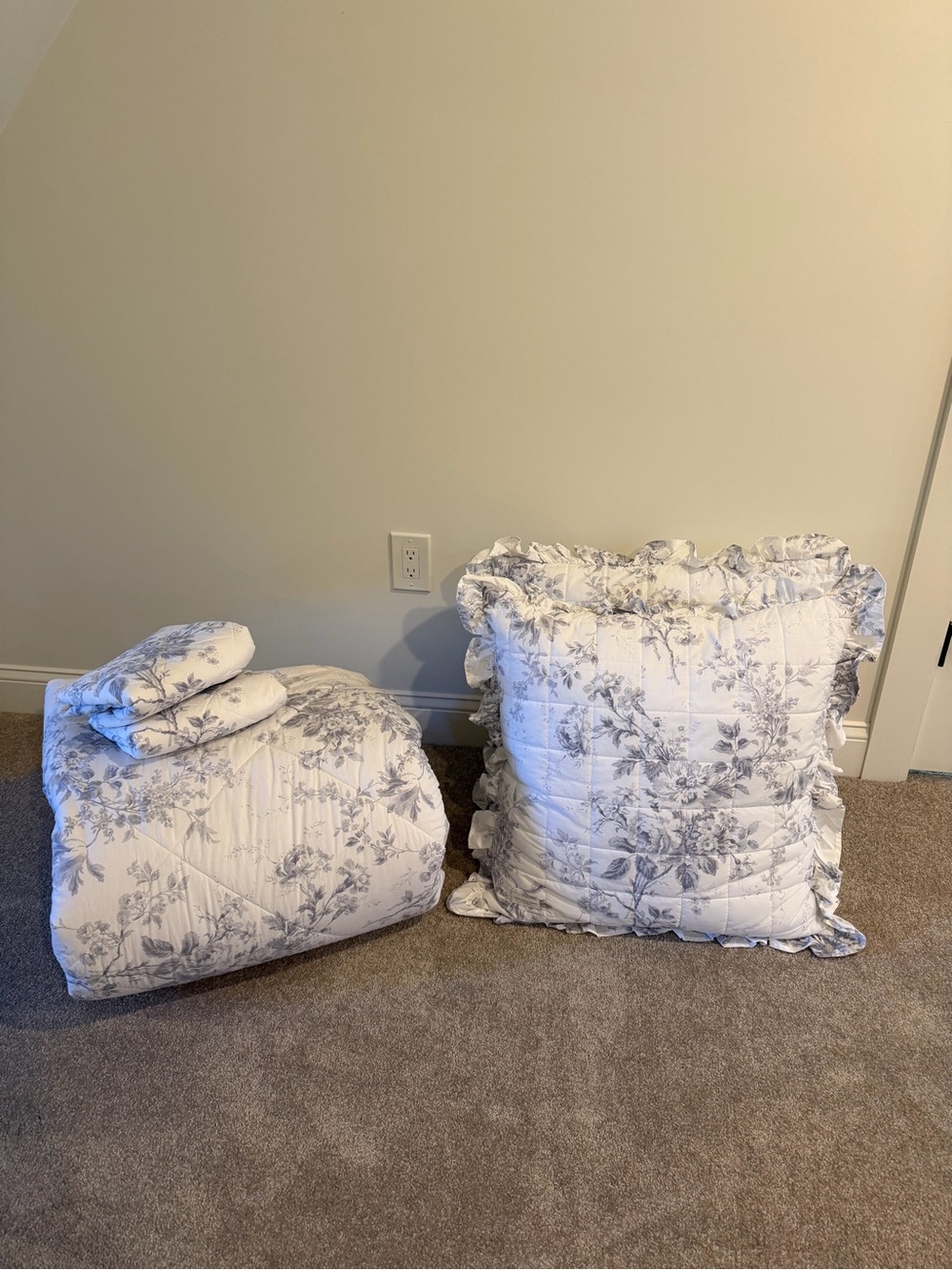 Floral Quilted Comforter Set in blueish gray and White